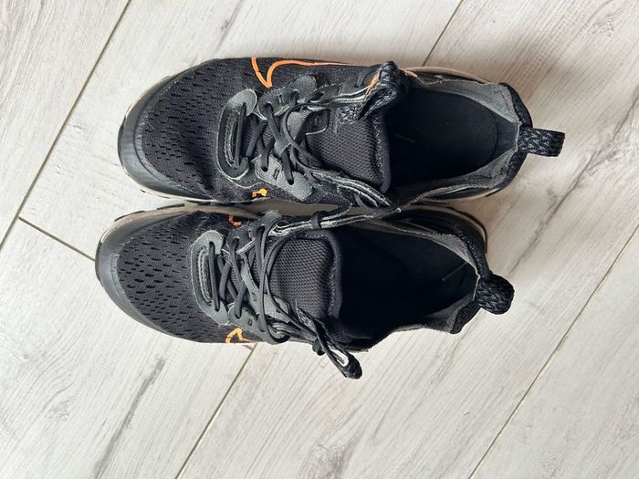 Nike D/M/S/X Dimsix black orange boys runners trainers size 4