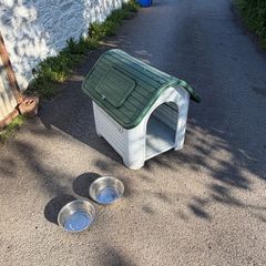Dog Kennel @ Feeding Bowls (2)