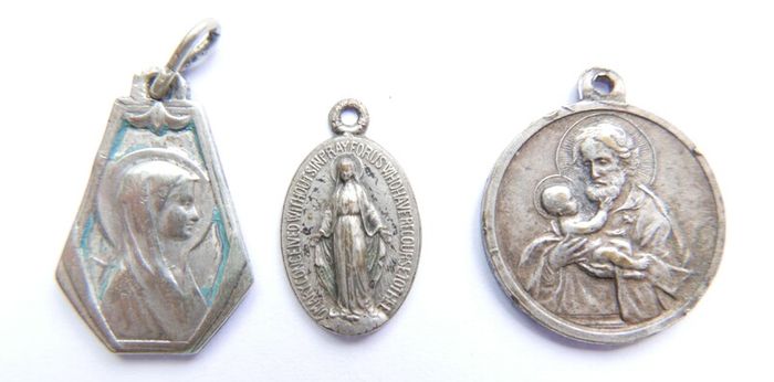 Collection of 7 vintage religious medals