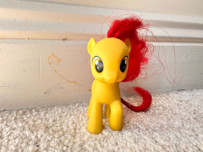 My Little Pony G4 Wedding Flower Fillies Apple Bloom approx. 7 cm. Used Please see photos