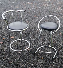 2 High Stools