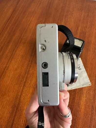 Canon Canonet G-III QL17 35mm Rangefinder Bundle + Flash, Manual