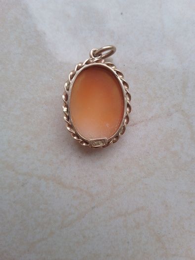 gold cameo