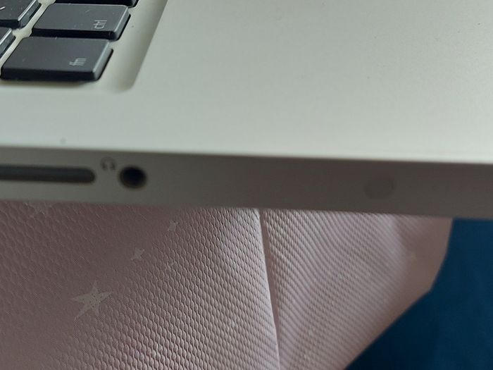Apple MacBook Pro, 13 inch, Mid 2010, 4GB Ram, 500GB HDD, Ready for reinstalling High Sierra, excellent Battery and very good cosmetic condition