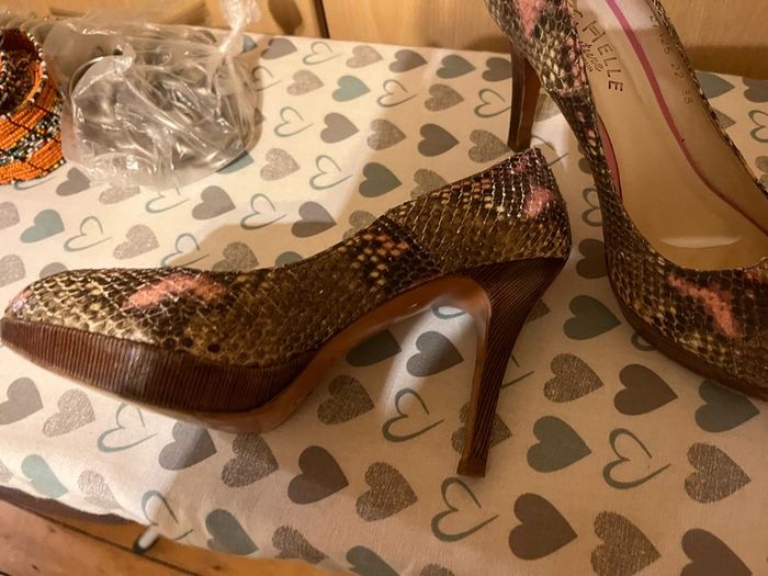 Ladies shoes size 5