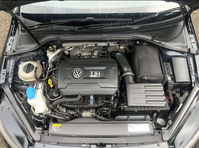 Volkswagen Golf -2 Door-Deep Black Pearl Metallic