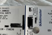 2 Johnnies Tickets