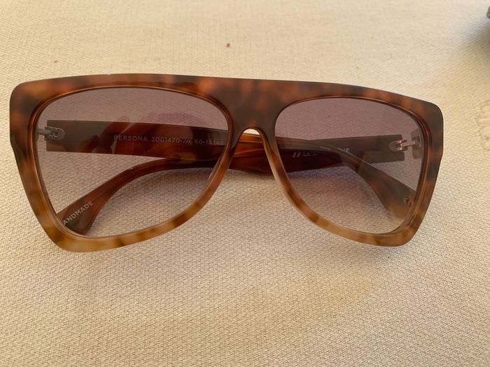 Le Specs brand new
