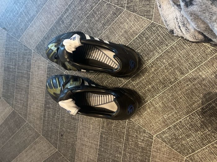 football boots size 3
