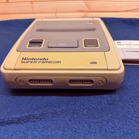 Nintendo Super Famicom Japanese SNES version with game