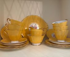 Vintage Roslyn Yellow Floral 21 Piece China Tea Set