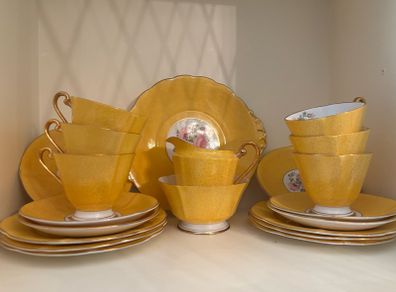 Vintage Roslyn Yellow Floral 21 Piece China Tea Set