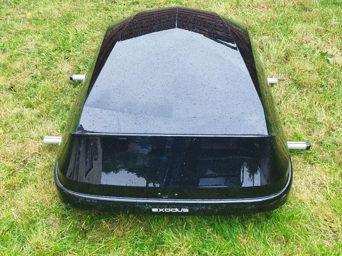 Thule Exodus 470l Roof box and bars