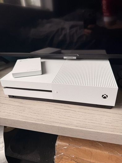 Xbox One S Bundle + Elite Controller + Monitor