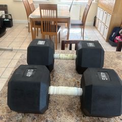 2 X 40kg Rubber Hex Dumbbells.