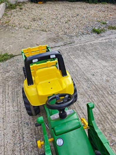 John Deere ride on toy tractor