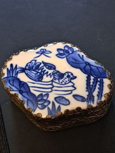 Chinese porcelain pill box