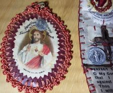 three vintage collectable religious items (n), tub 3