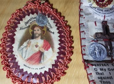 three vintage collectable religious items (n), tub 3