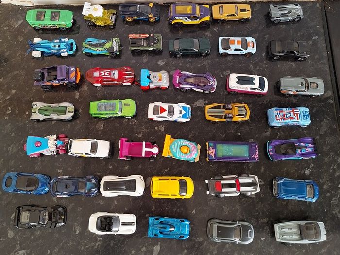 40 Hot Wheel die cast cars