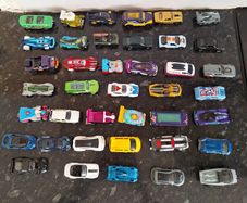 40 Hot Wheel die cast cars