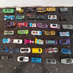 40 Hot Wheel die cast cars