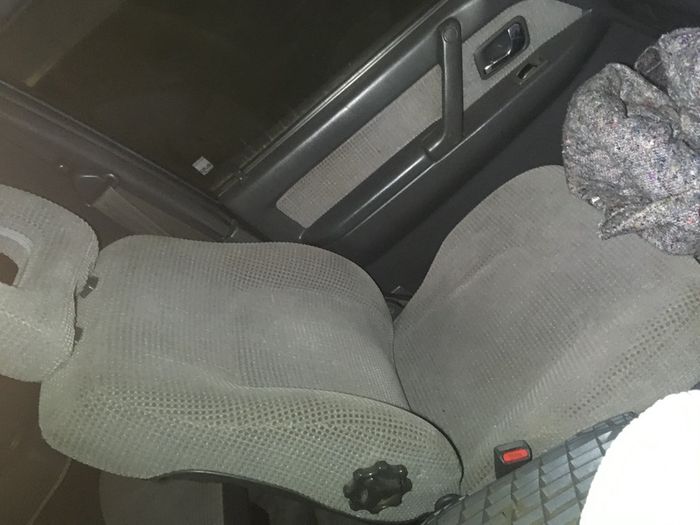MK2 Mitsubishi Pajero Front and Rear Seats SWB