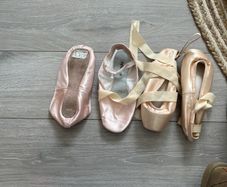 dance shoes for ballet and en pointe shoes