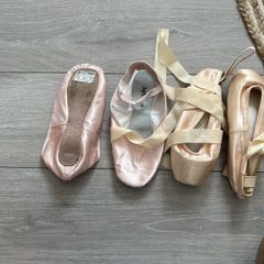 dance shoes for ballet and en pointe shoes
