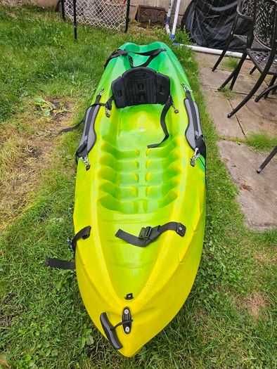 2x Single Kayaks (Sit-on + Sit-in) + 2 Paddles, Spraydeck, Buoyancy Bags, Pump & Universal 2-Kayak Roof Rack