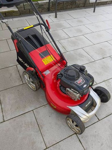 Prolawn self drive lawnmower with Briggs and stratton engin 625 series and 21 inch cut steel body in excellent working condition which starts first pull