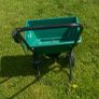 grass seed and fertilizer spreader Image 3