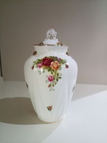 CHELSEA VASE 22cm 8.75" Royal Albert Old Country Roses Bone China