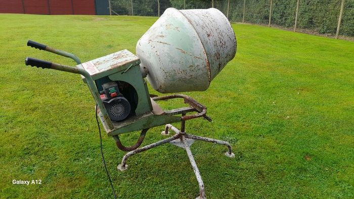 Cement Mixer...With Stand..240V