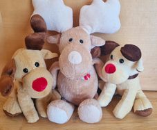 3 Christmas reindeers