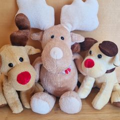 3 Christmas reindeers