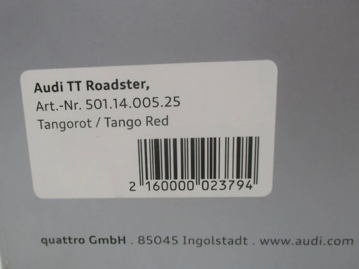 AUDI TT Roadster 2014 - Minichamps Dealer Edition 1/18 New In Box
