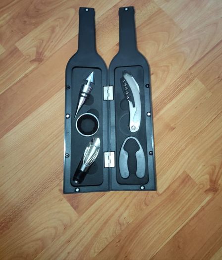 Wine tool set