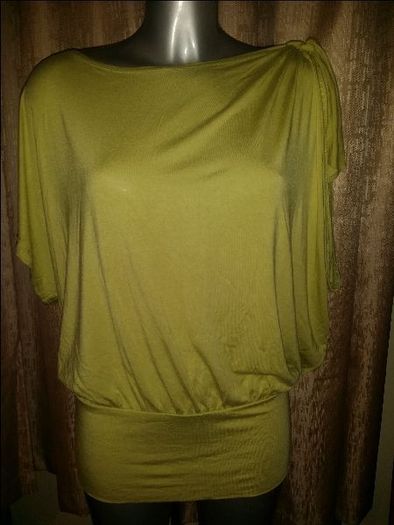 Dorothy Perkins lovely oversize lemon top size UK14 EUR42 Postage included