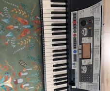 Yamaha PSR 350 with free carry case
