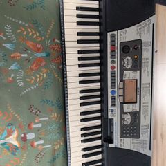 Yamaha PSR 350 with free carry case
