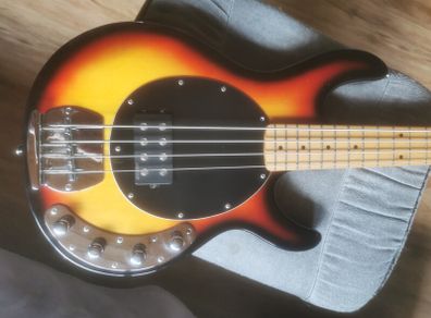 vintage reissue v96 bass