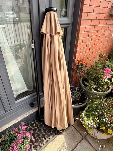 Glamhaus 2.7m Tilting Khaki Sand Parasol Umbrella