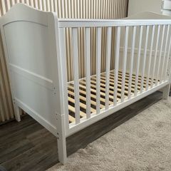 Cot bed newborn to 4 years
