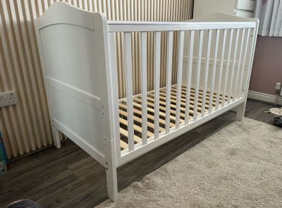 Cot bed newborn to 4 years
