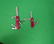 Vintage Discontinued Wenger Swiss Army Knife lot