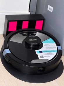 Shark 2in1 Matrix Robot Hoover