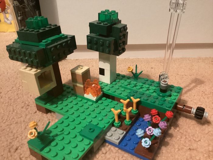 Lego  Minecraft bee farm (2021)