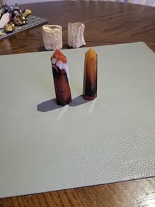 Agate obelisks