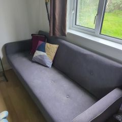 Futon pull out couch